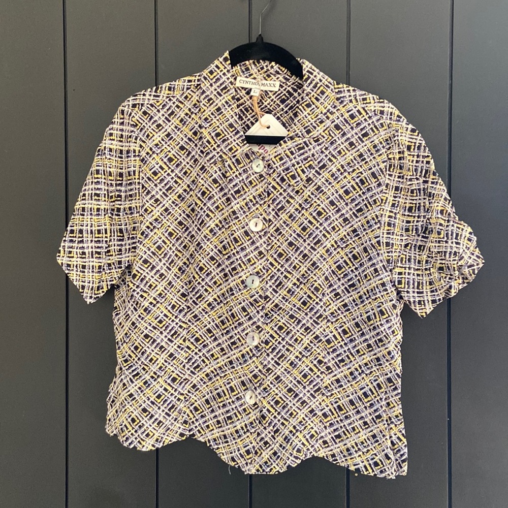 Vintage Cynthia Maxx button front short sleeve blouse.